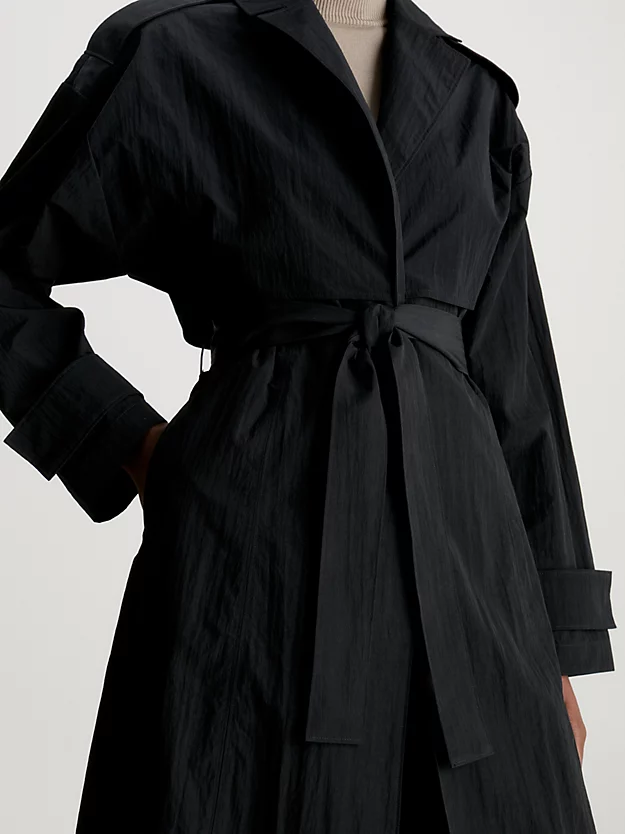 Trench coat oversized de náilon com babados
