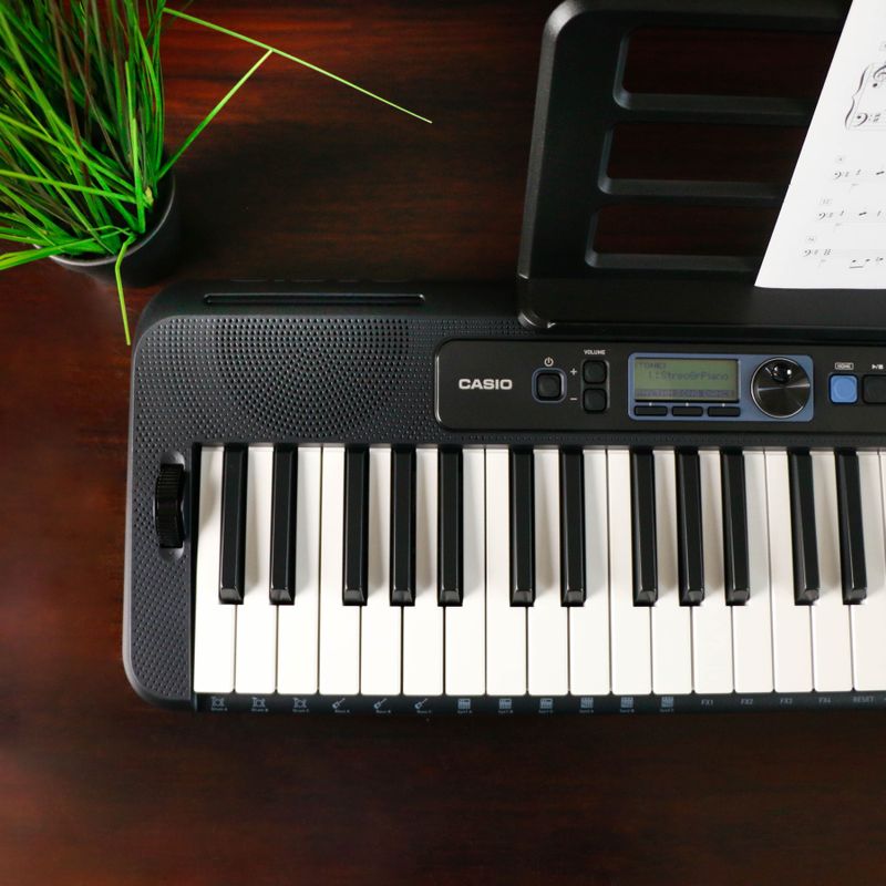 Casio CT-S300 - Beginners keyboard - 61 toetsen - Zwart - ingebouwde ritmes - gratis app Chordana Play