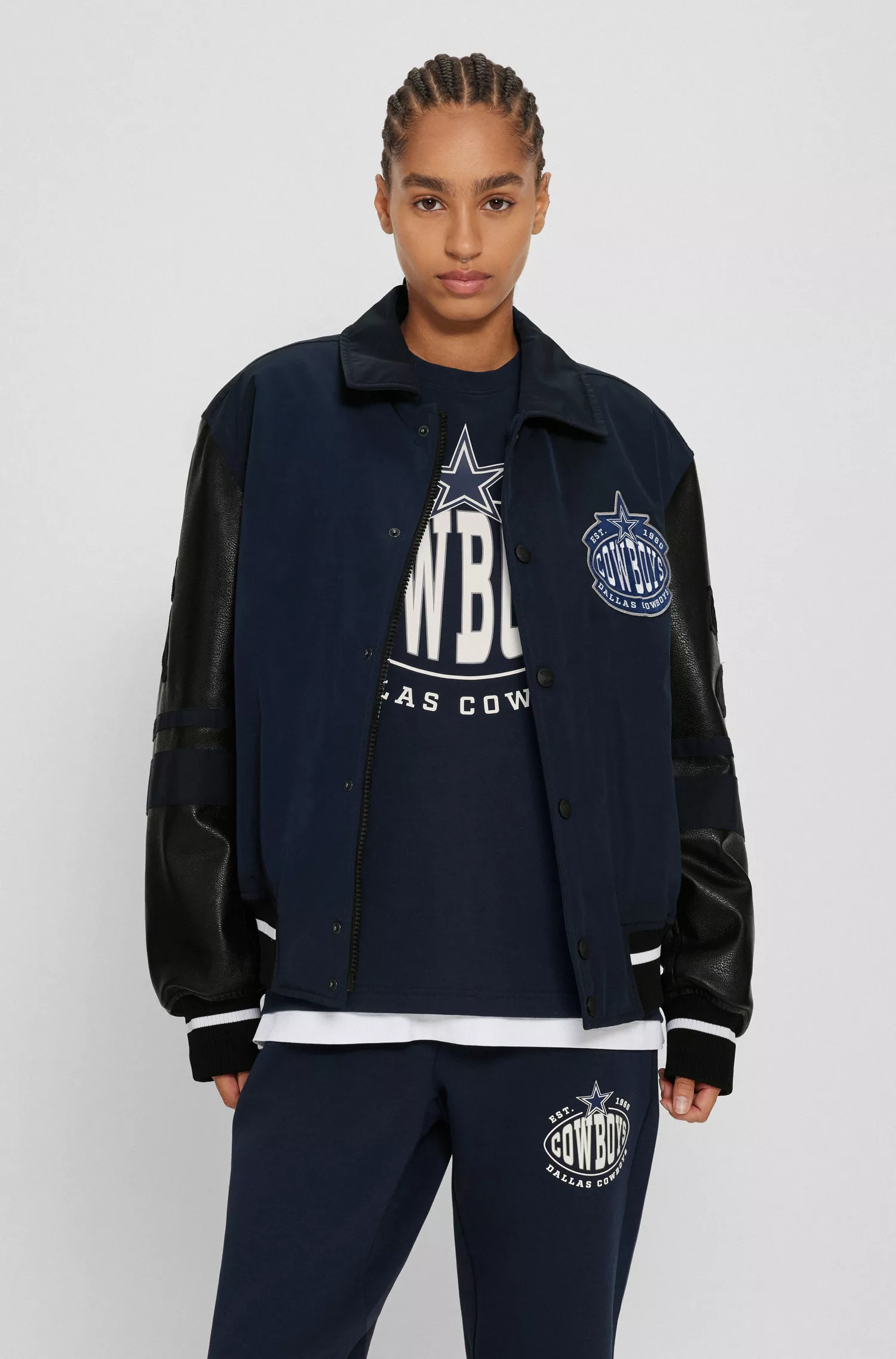 Jaqueta bomber impermeável BOSS Orange-BOSS x NFL com logo da colaboração.