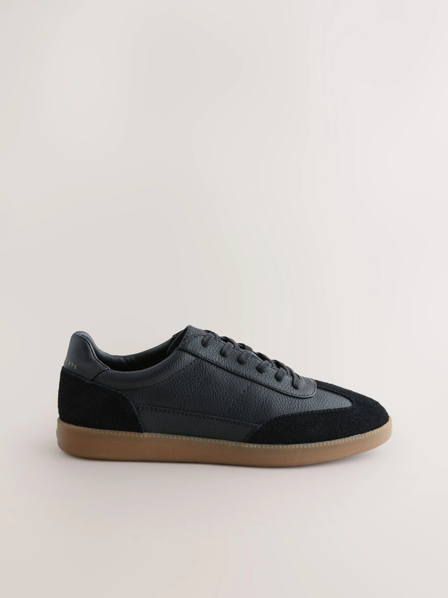Zwart - Chic-casual vetersneakers met suède afwerking