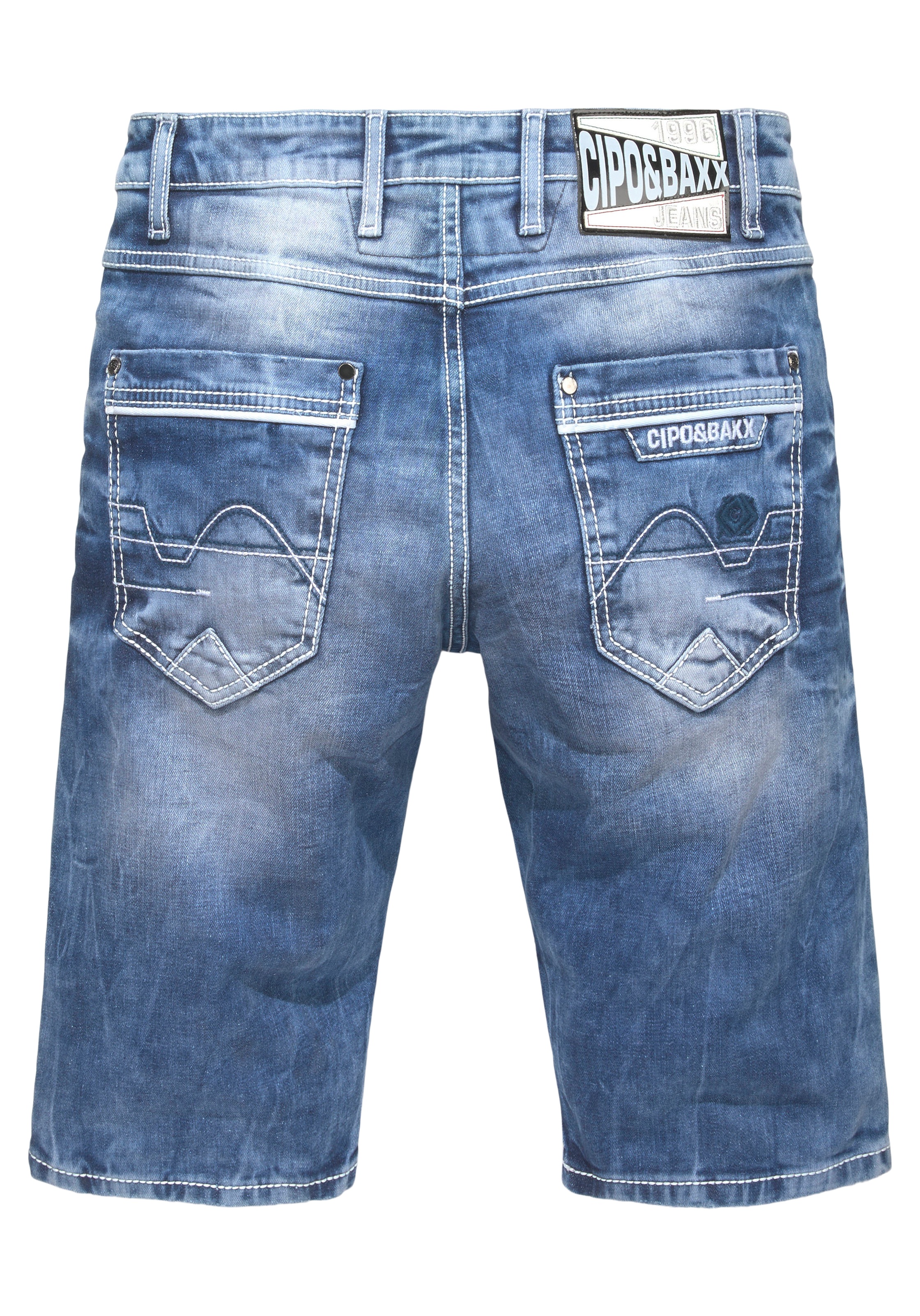Cipo & Baxx Bermudas  in Denim und mit markanten Taschen