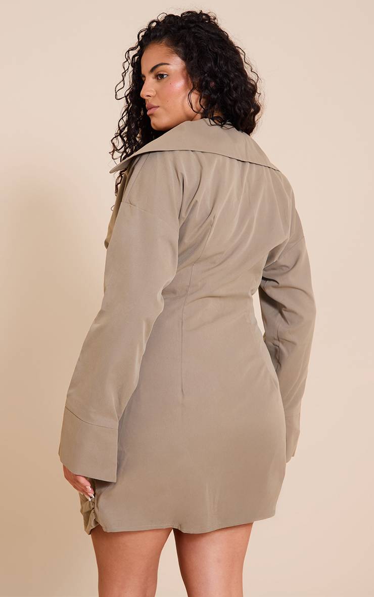 Champignon Robe Chemise Grande Taille À Décolleté Plongeant Et Manchettes Profondes