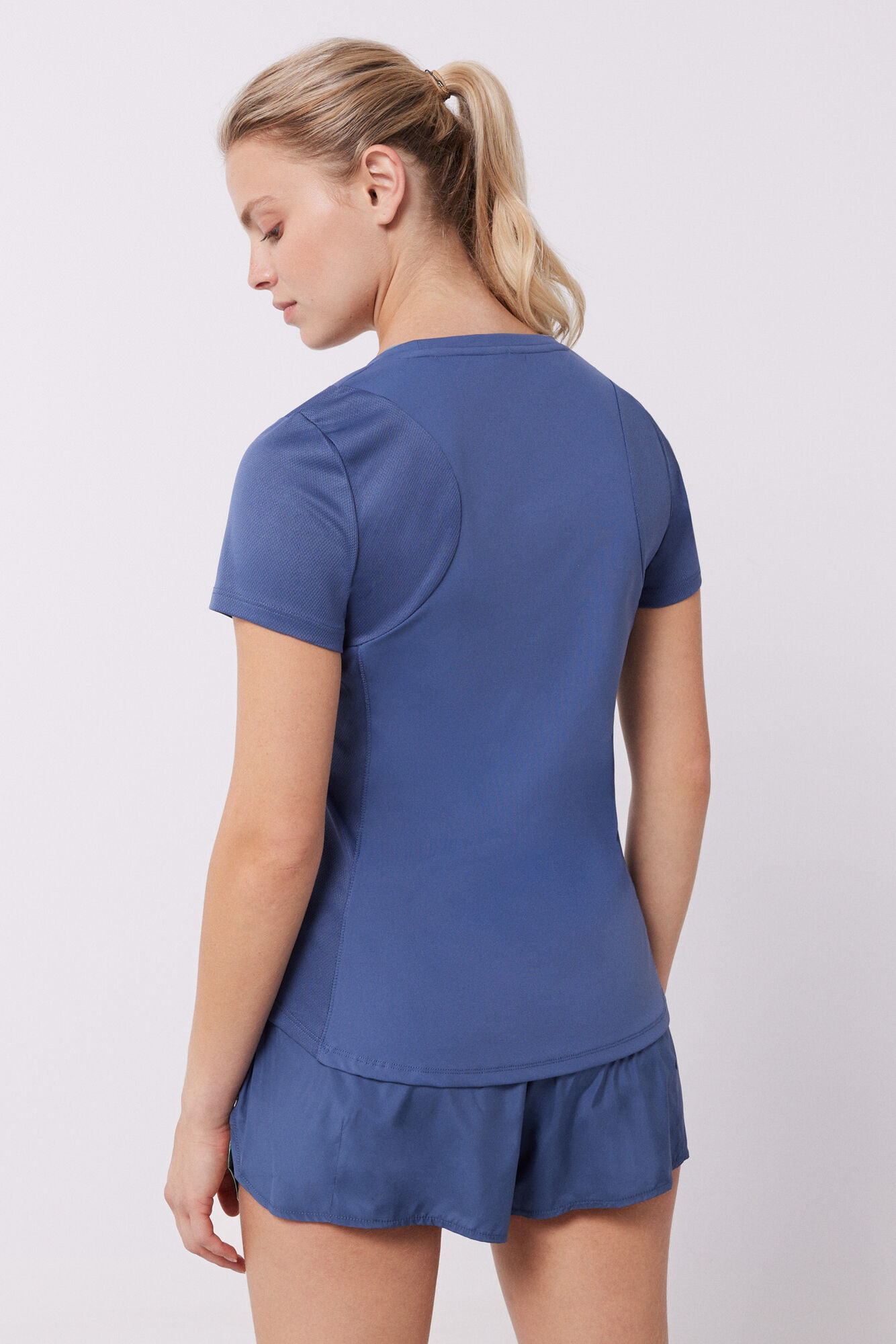 Camiseta azul respirável