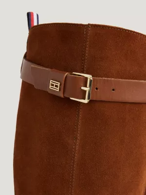 Botas de cano alto em couro com detalhe de cinto essencial