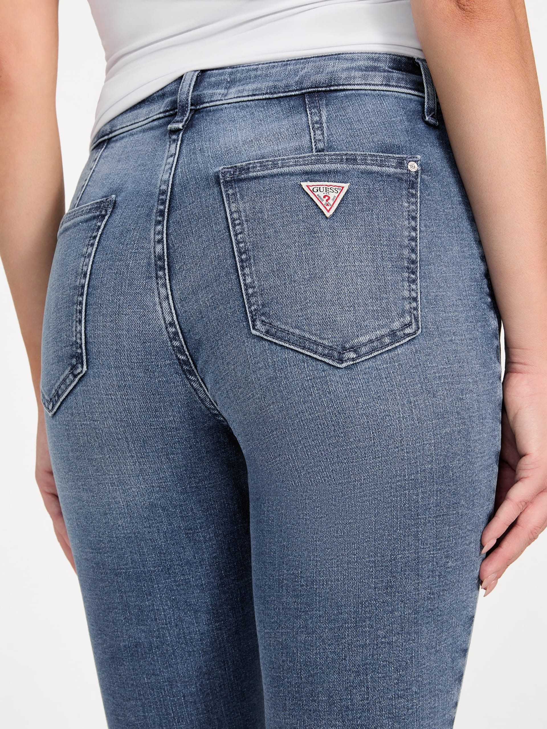 Calça Capri Cade em Jeans