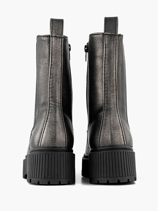 Claudia Ghizzani Chelsea boot