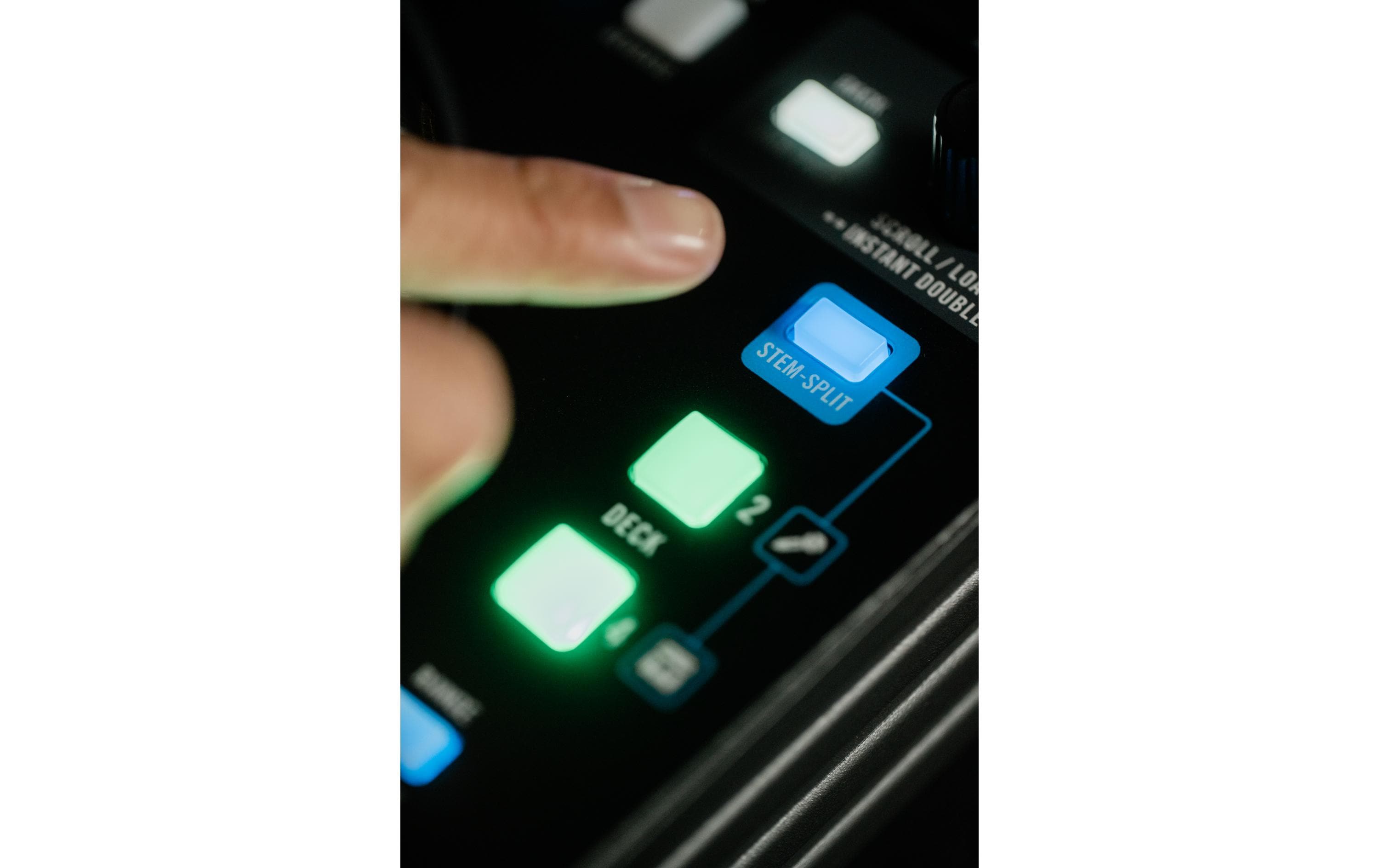 DJ-Controller Four<br>Fortschrittlicher 4-Kanal-Stems-DJ-Controller