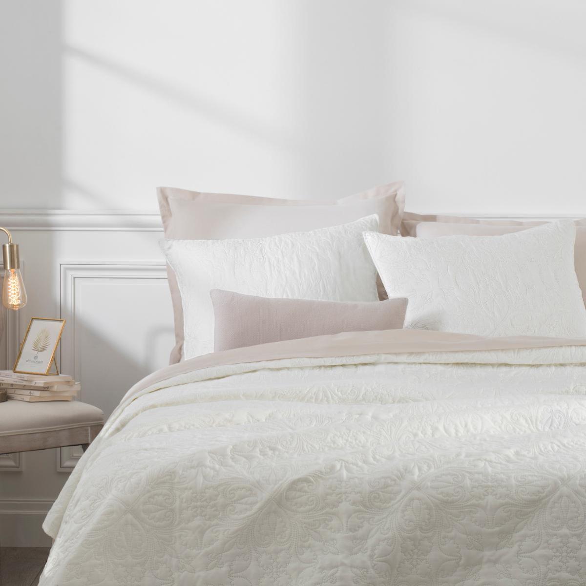 DESSUS DE LIT ARABESQUE AVEC 2 TAIES IVOIRE 240X260CM