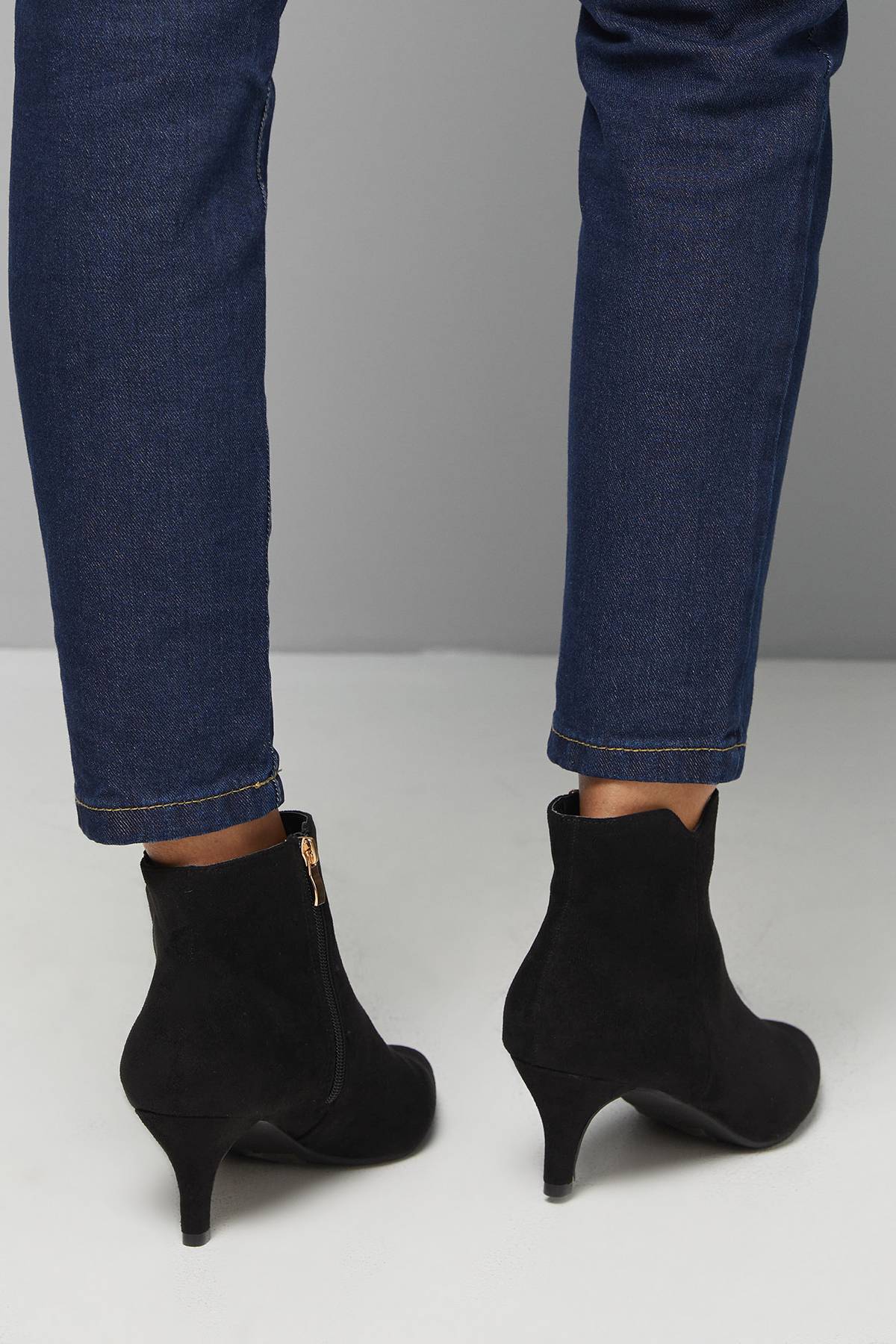 Wallis Bottines à Talon Chaton Pointues en synthétique Alma Coupe Large