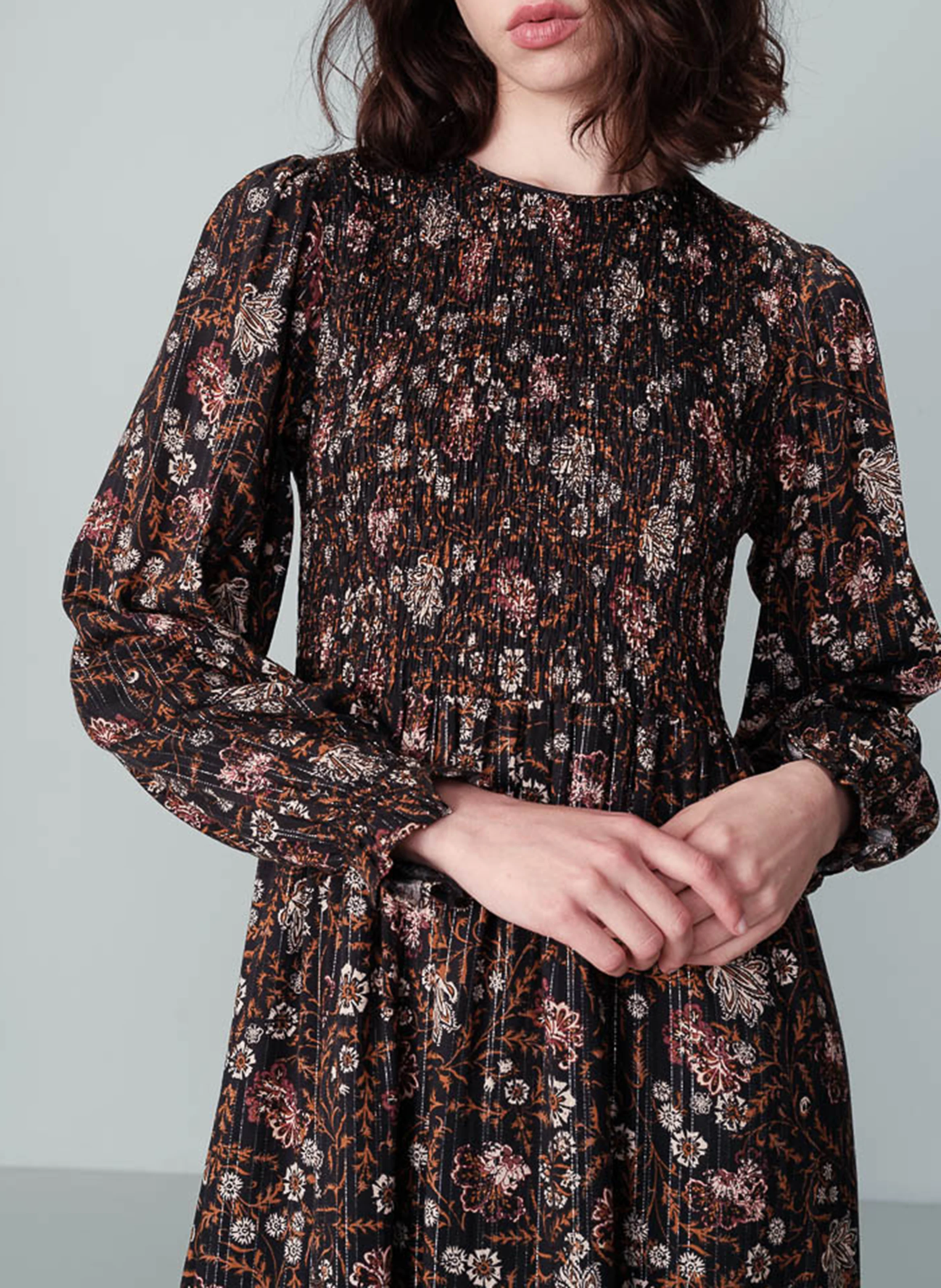 NOVA - Robe longue imprimée à smocks | Noir