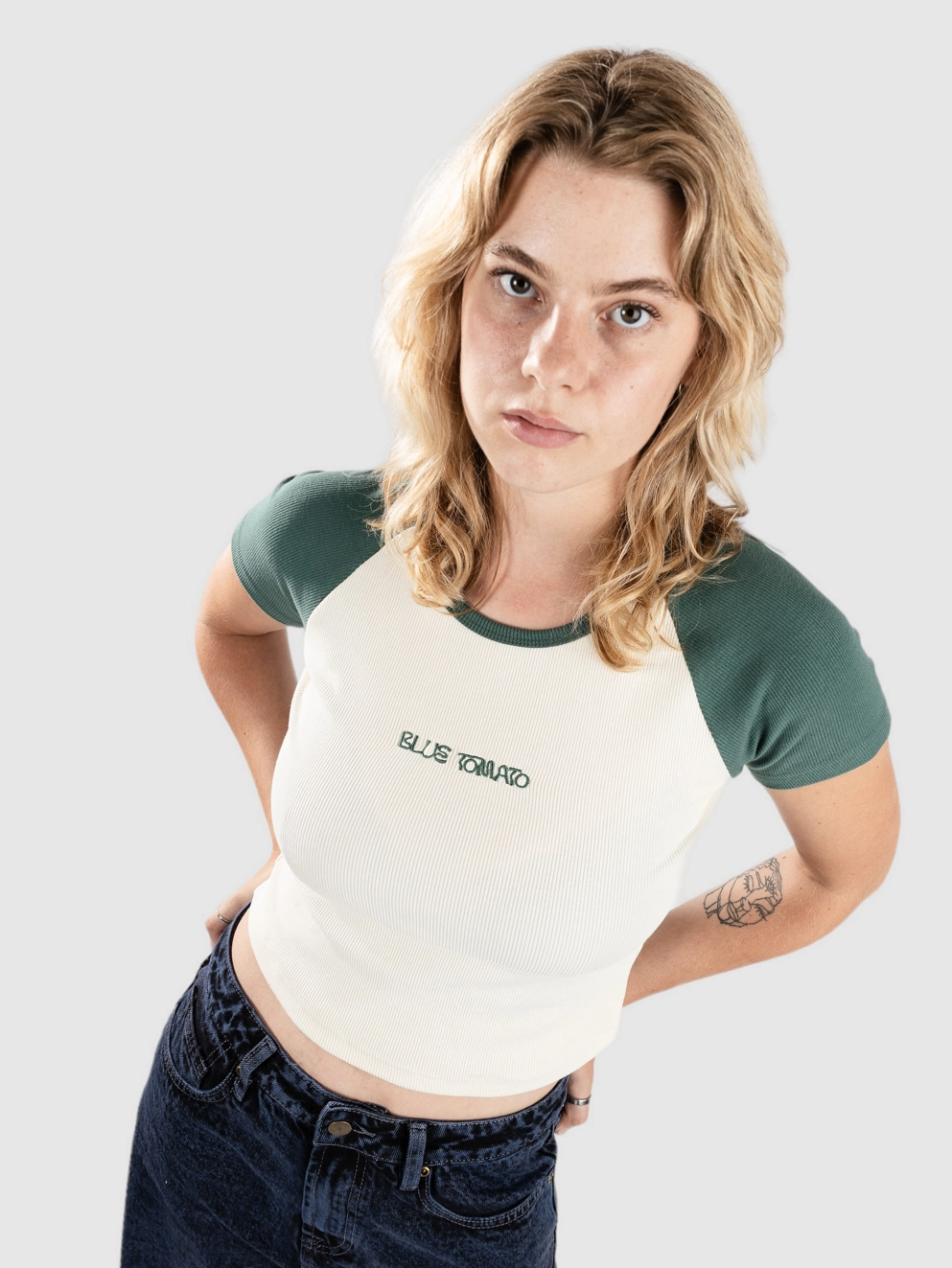 Blue Tomato Minimal U-Logo Raglan T-Shirt eggwhite / dark green
