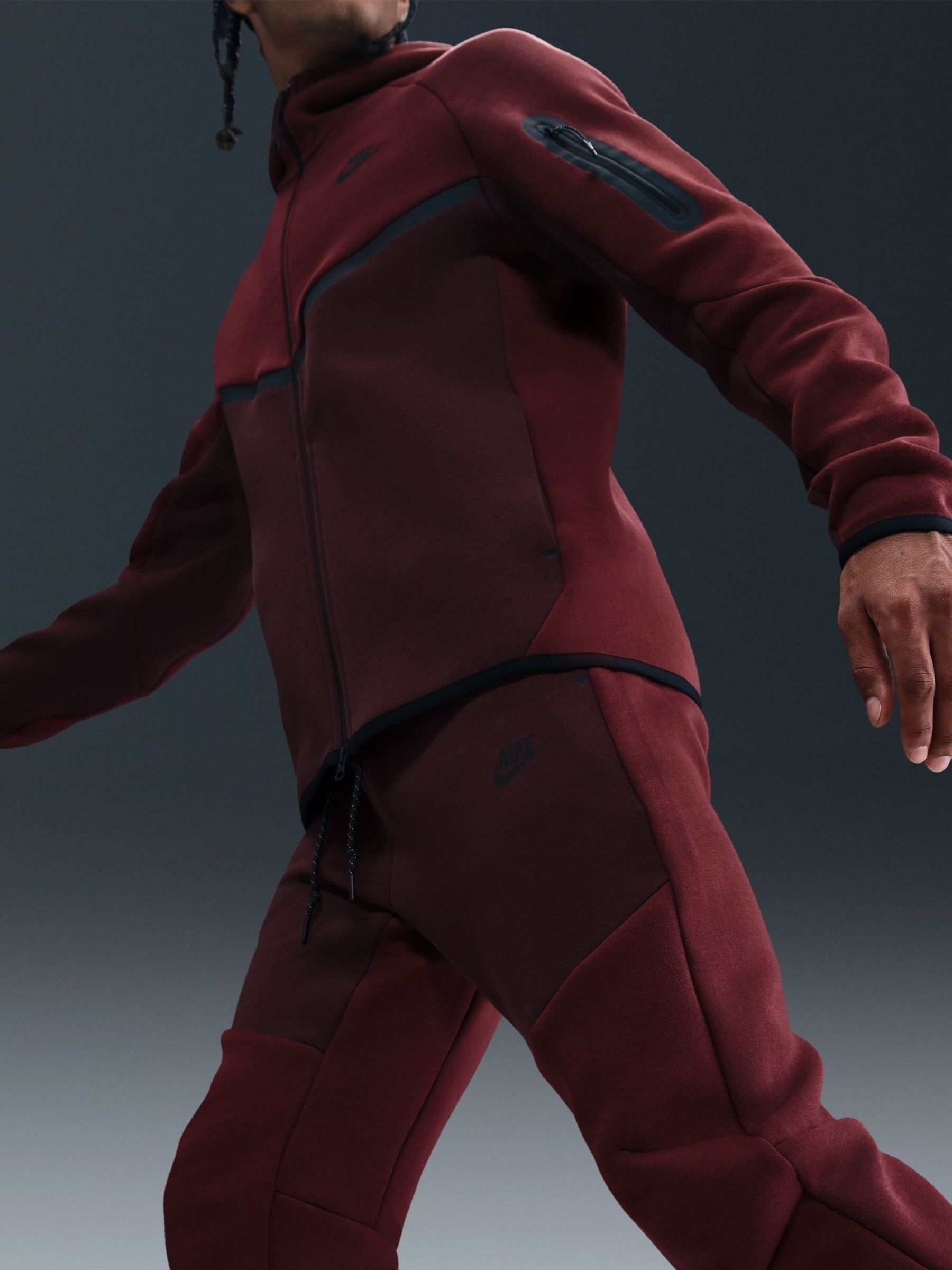 Donker team rood - Nike Tech Fleece joggingbroek
