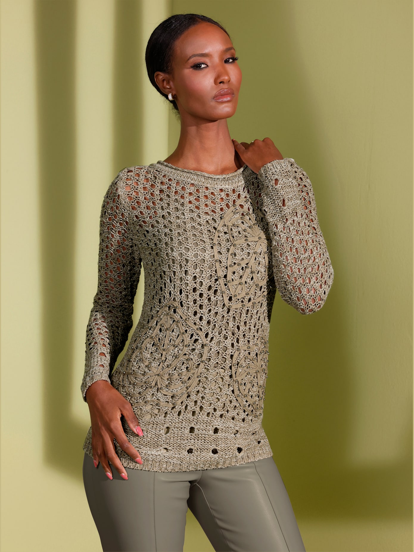 Pull motif ajouré léger