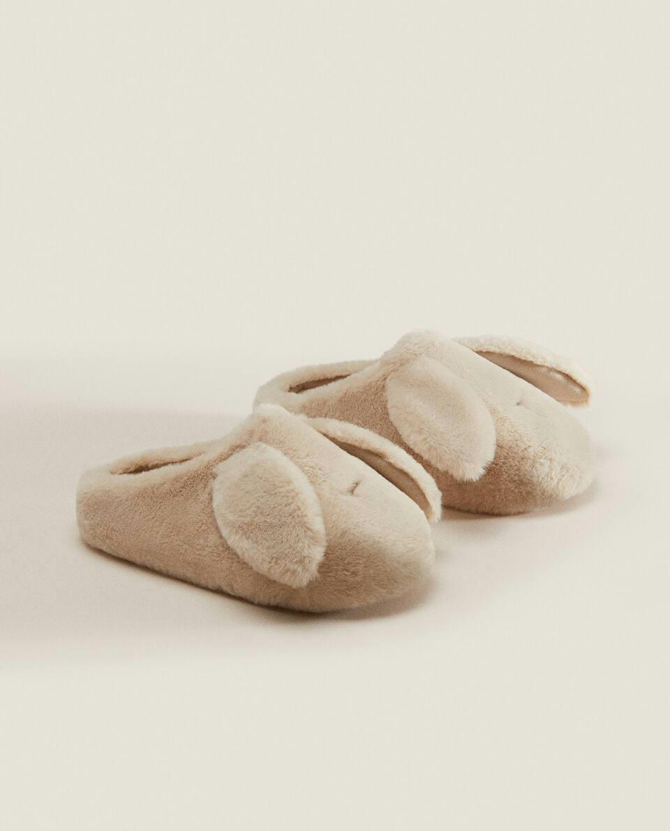 Chinelo Mule de Coelho em Pele Sintética