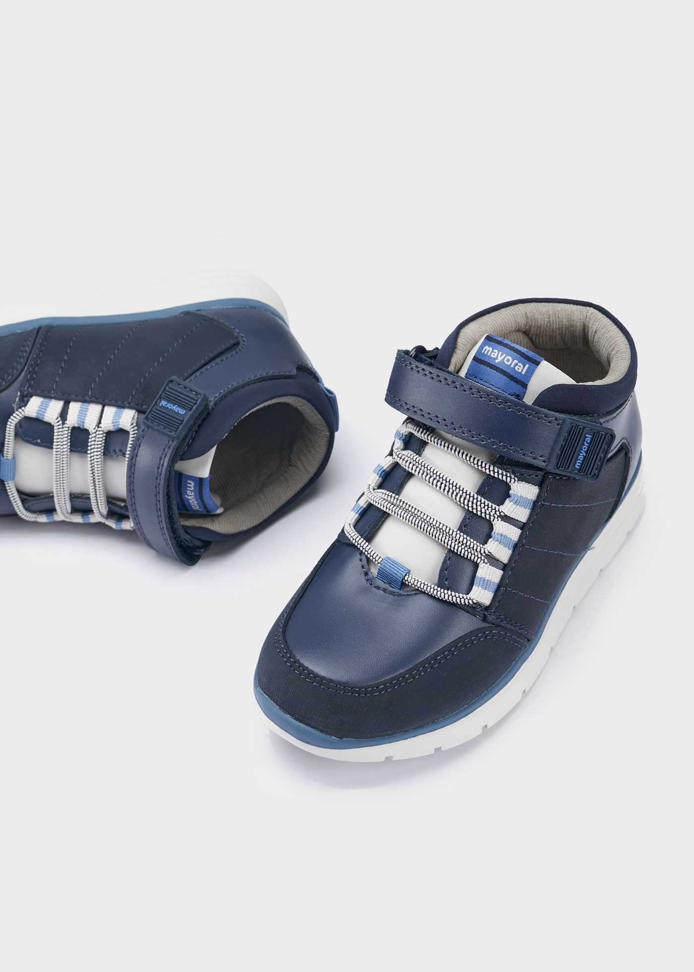 Botas de tornozelo em couro sustentável para meninos