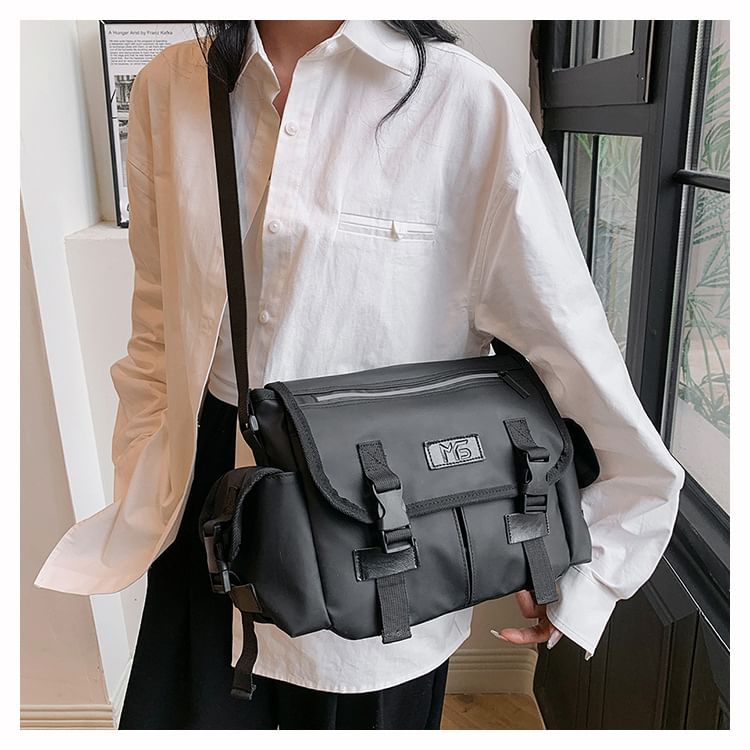 Hikuozy - Messengerbag met klep en gesp