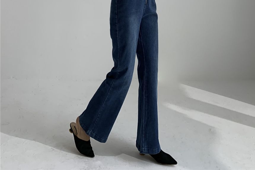 SisLinda - Mouwloze halternek bootcut denim jumpsuit
