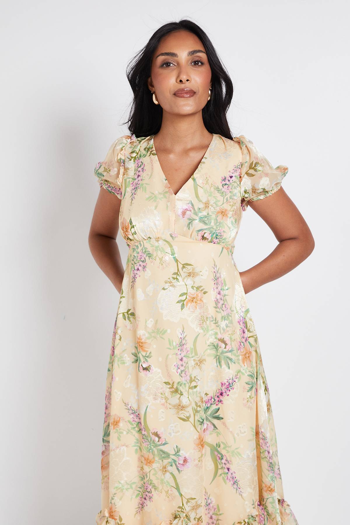 Wallis Robe Mi-longue À Volants En Satin Fleuri Petite