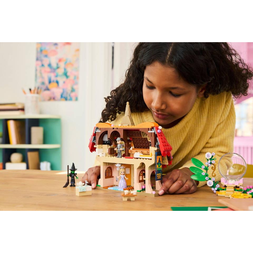 LEGO Wicked Glinda en Elphaba bezoeken Munchkinland 75690