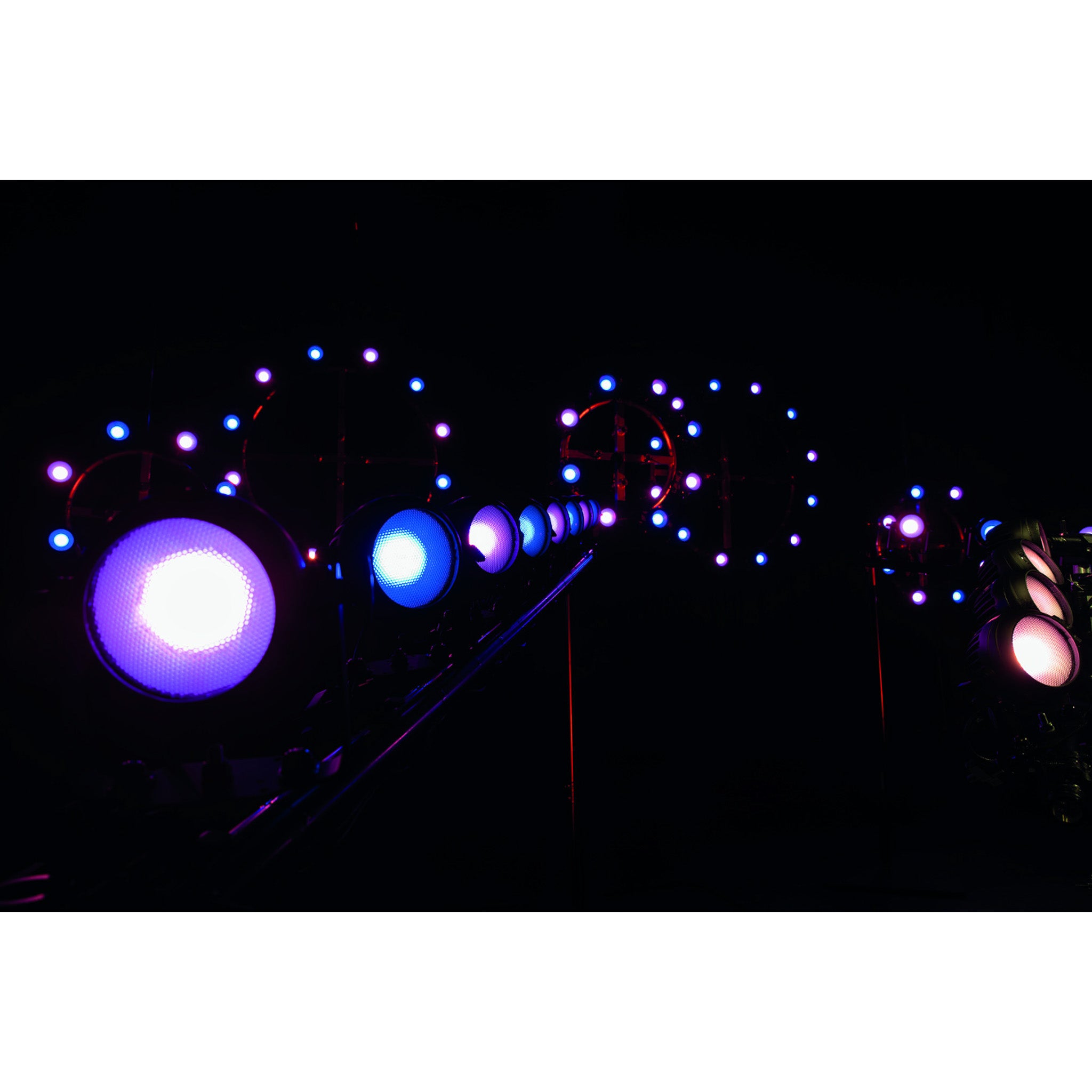 Showtec Stage Blinder FLEX Blaze Single Pod 100W COB LED met A, WW en RGB