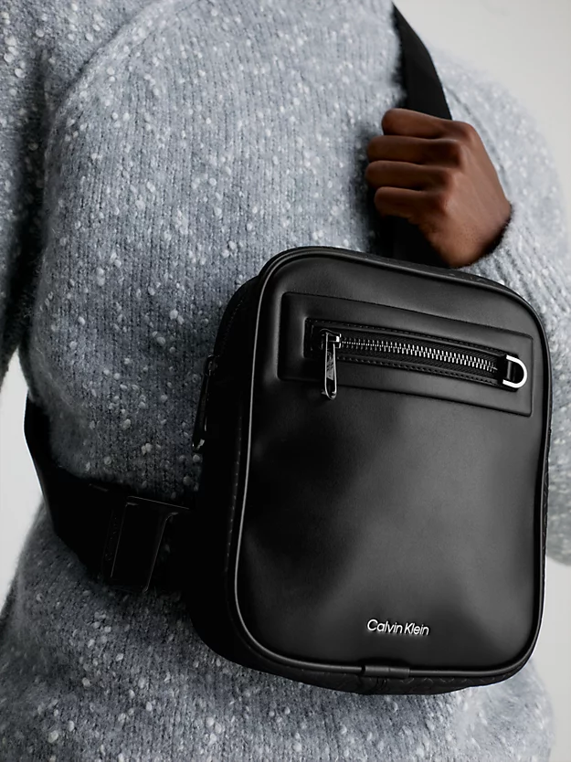 Bolsa de ombro pequena com logo para repórter