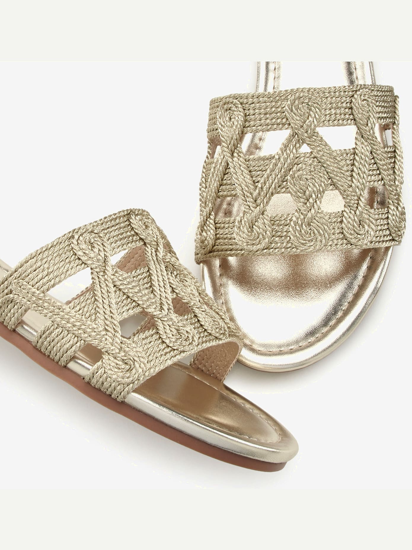 Mules petites découpes discrètes