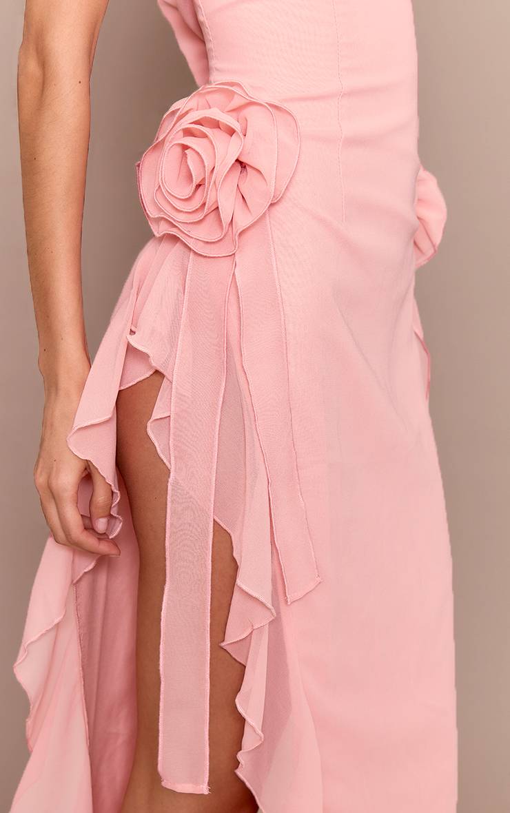 Rose Pâle Robe Midaxi À Corsage Bandeau Fleuri Avec Détail De Volants