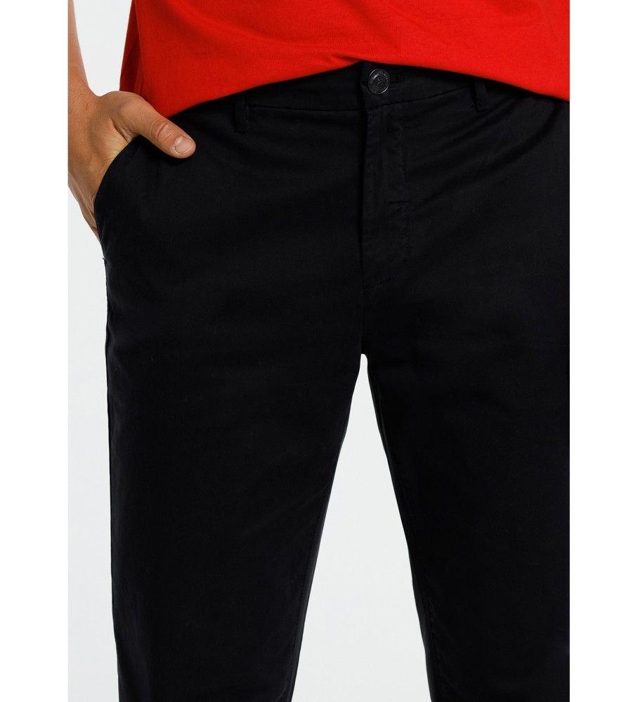 Calça chino de cetim slim fit Six Valves, preta.