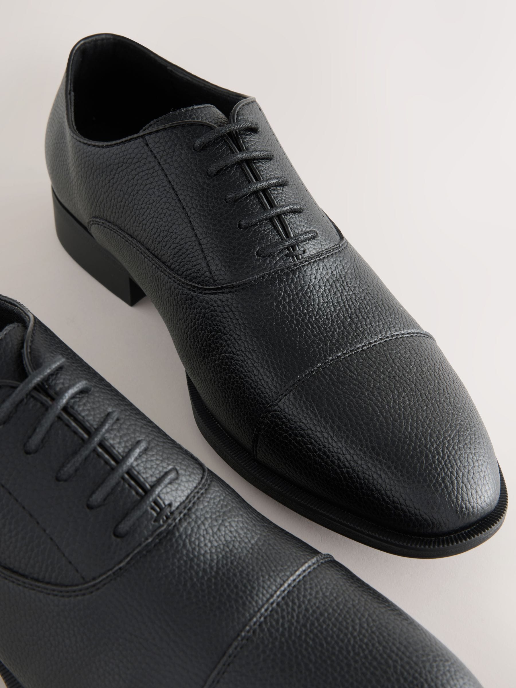 Zwart - Oxford-schoenen met neusstuk
