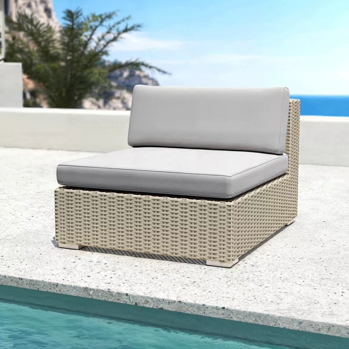 Chauffeuse de jardin en résine tressée Palma Gris