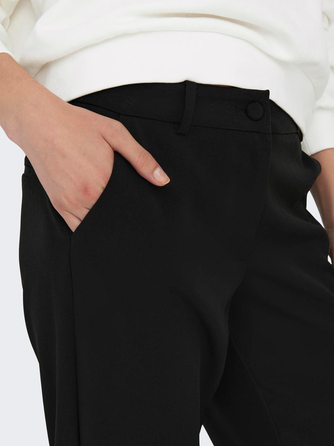 ONLASTRID Normal geschnitten Chino Hose Black