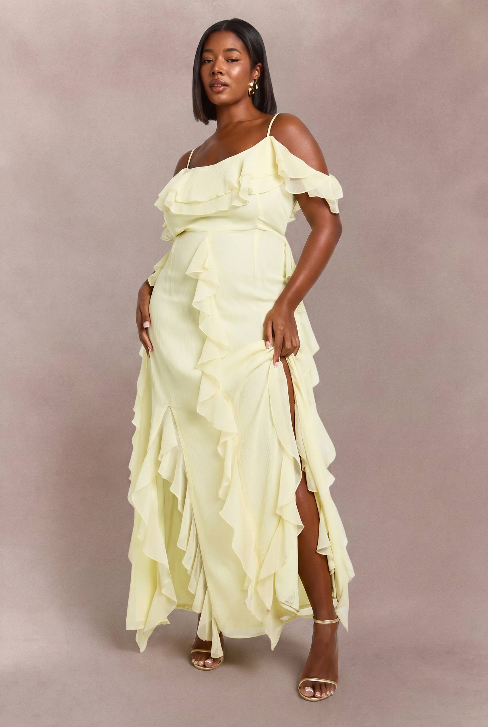 boohoo Robe Longue Grande Taille En Mousseline À Volants Et Épaules Dénudées