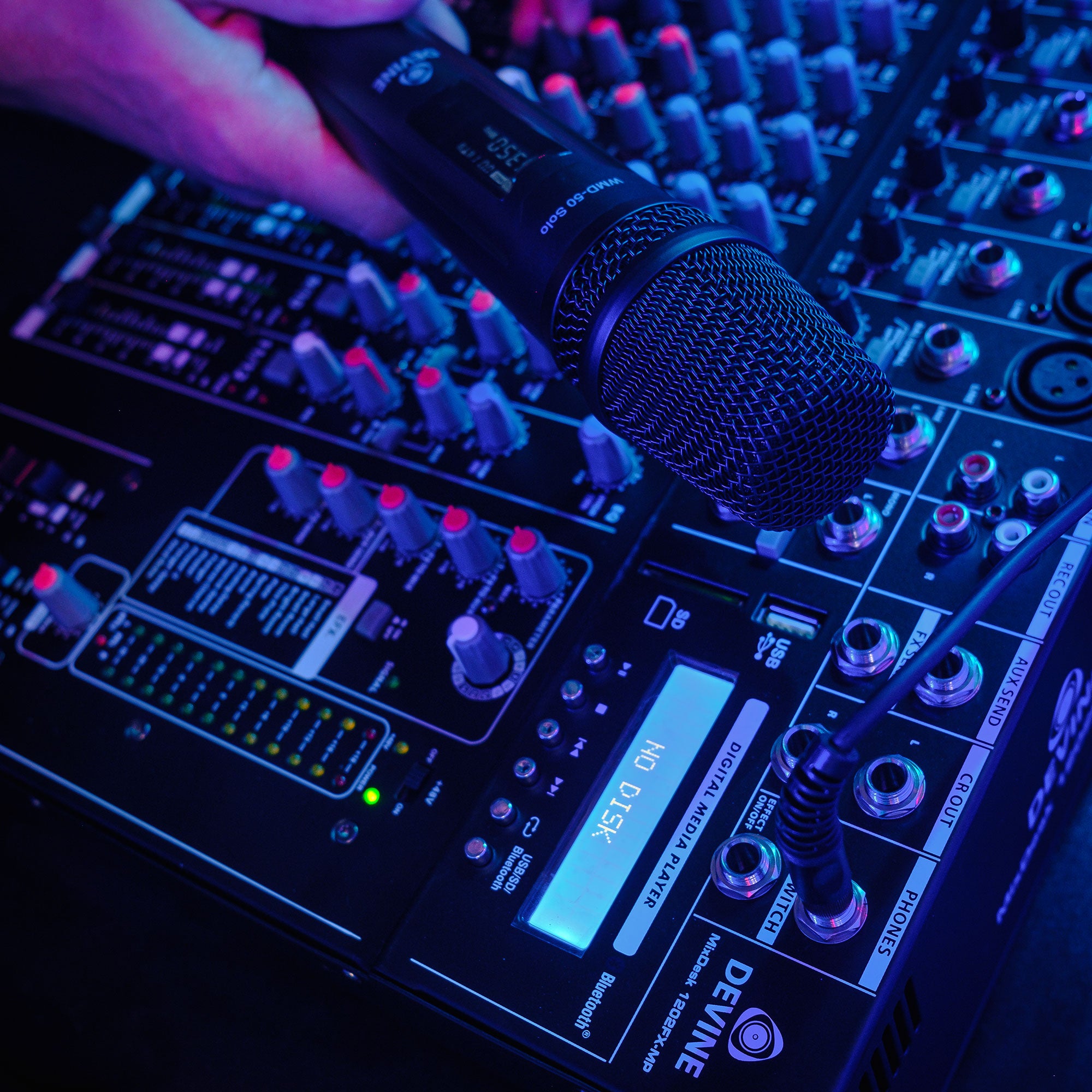 Devine MixDesk 1202FX-MP 12-kanaals mixer met FX en mediaspeler