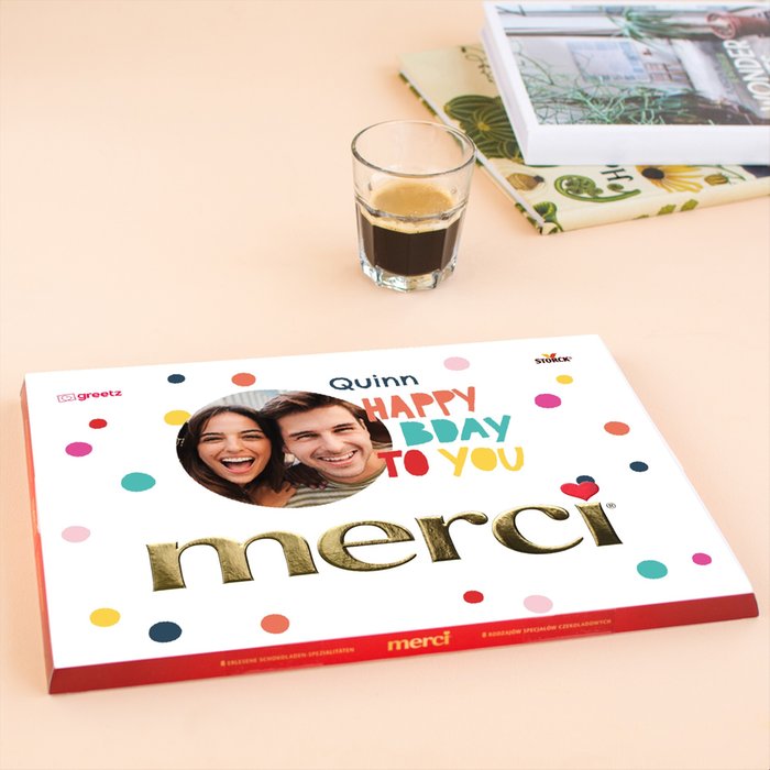 Merci | Happy Bday met eigen foto en naam | 675g
