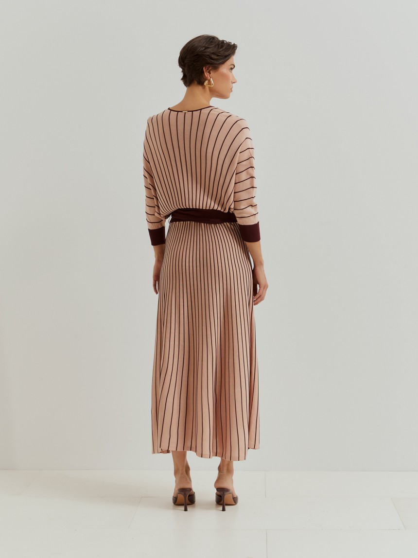 Vestido de malha evasé com riscas