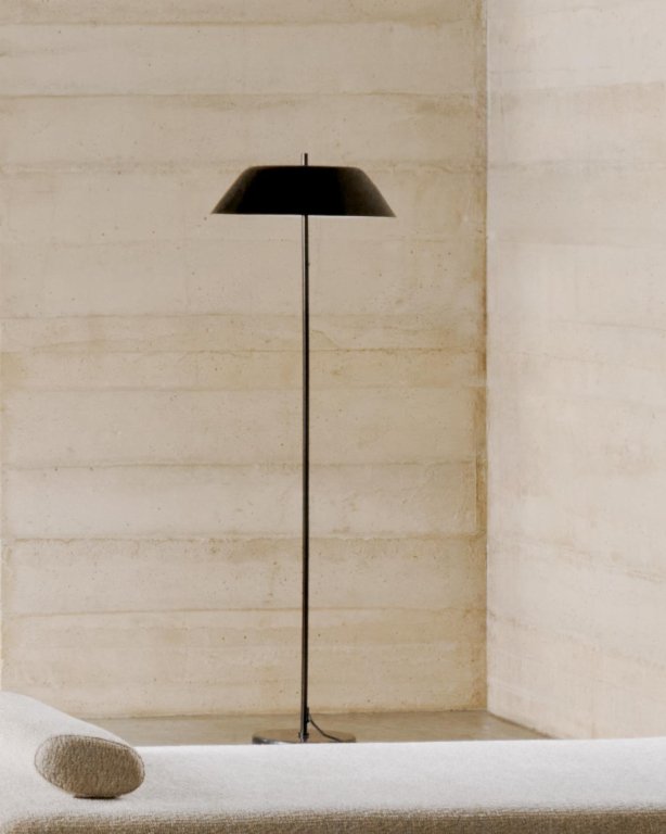 Kave Home Sayra vloerlamp zwart