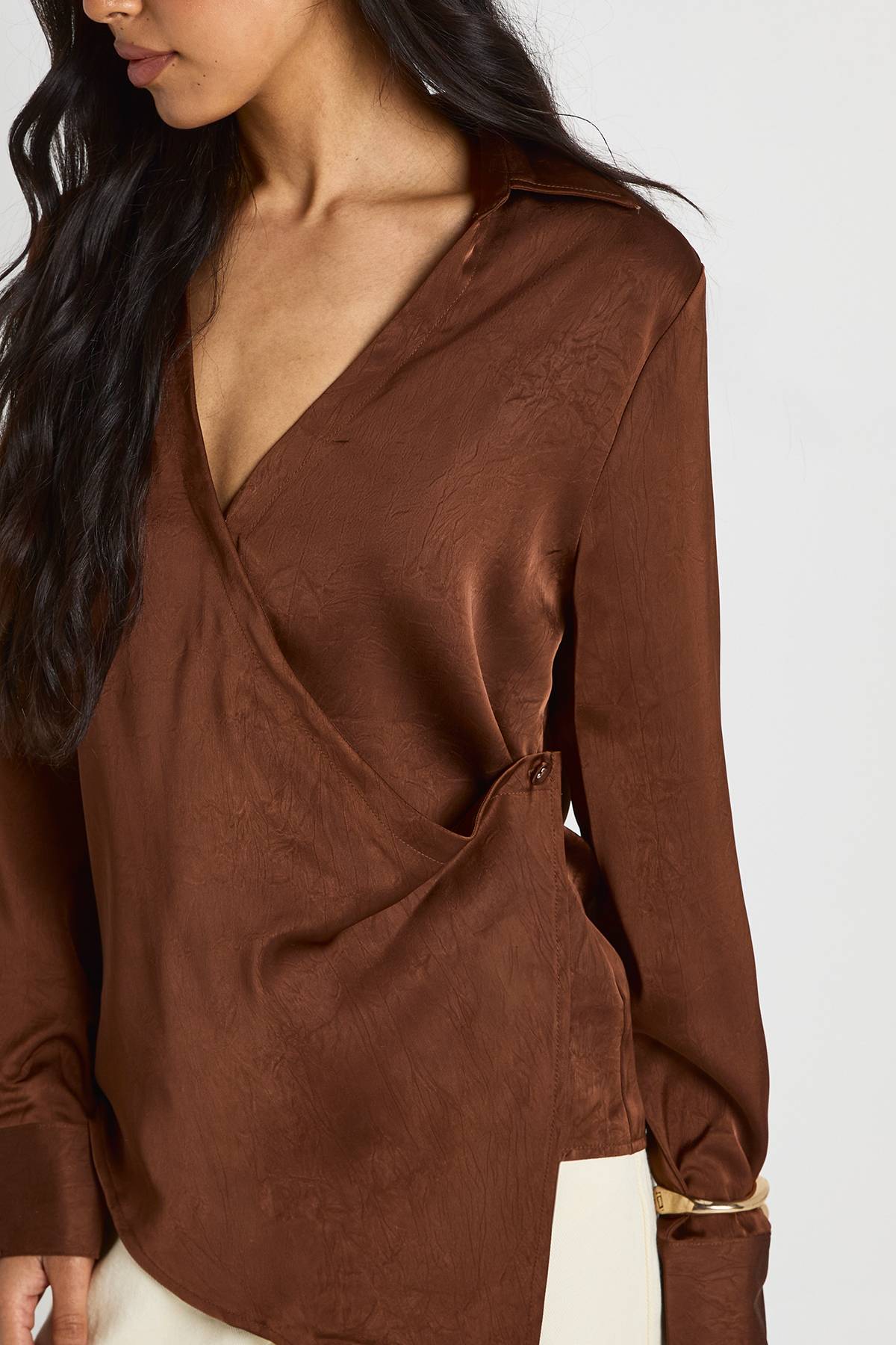 boohoo Haut Tall À Manches Longues Avec Devant Cache-cœur