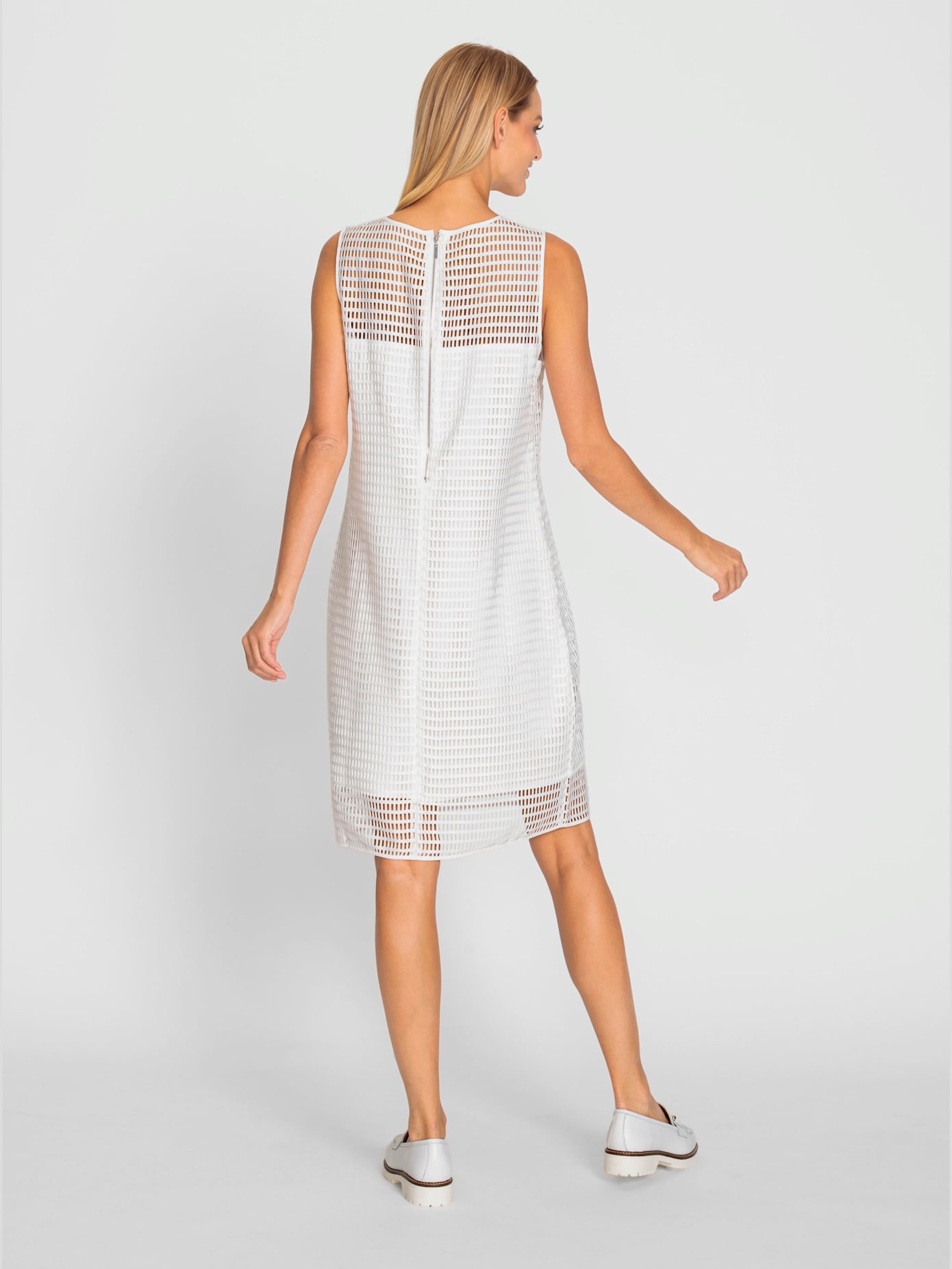 Robe joli motif ajouré