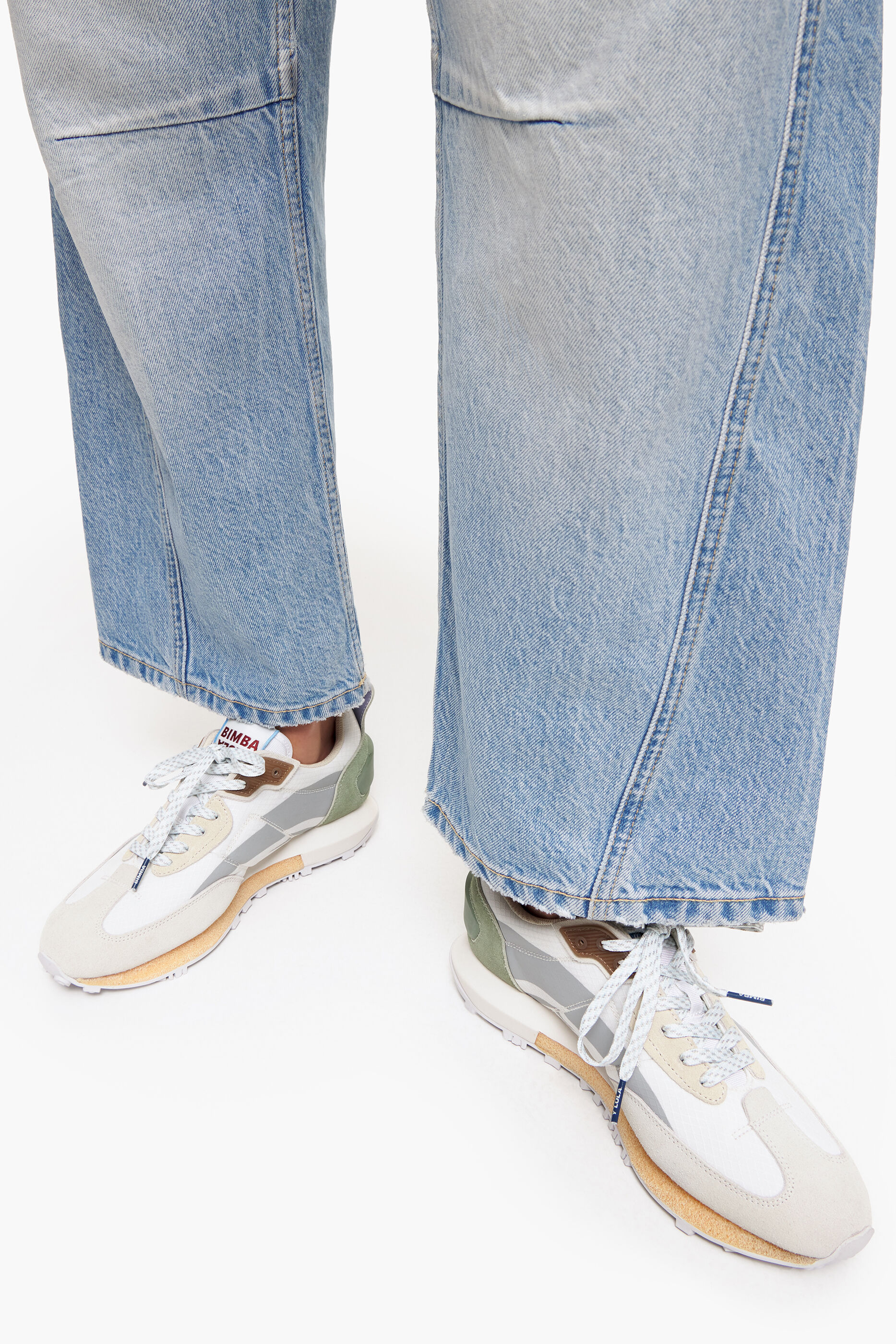 calça esportiva branca