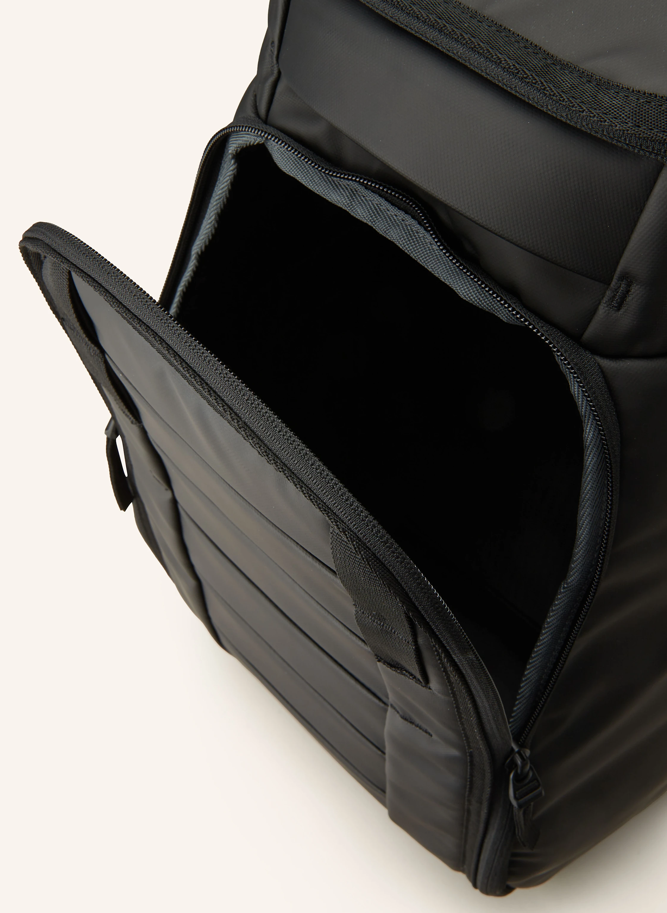 D_b_ Rucksack HUGGER BACKPACK 30 l mit Laptop-Fach