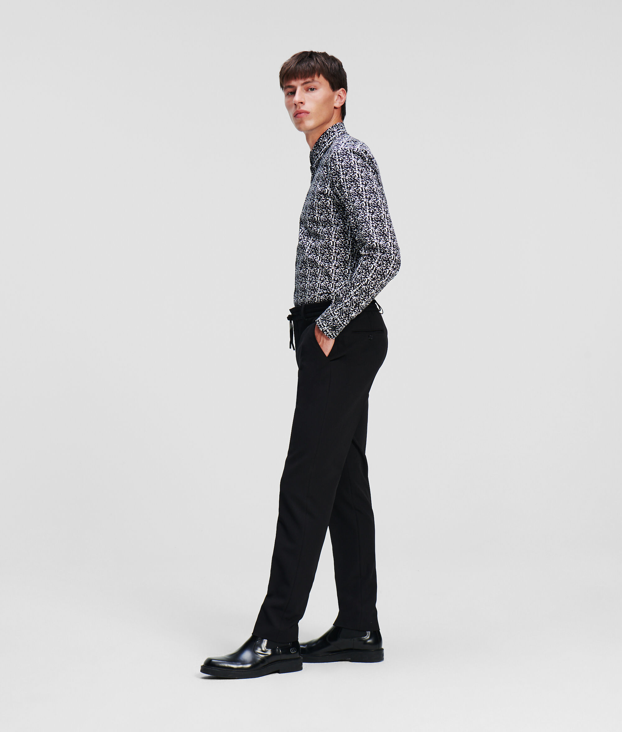 Chemise à motifs à la coupe moderne