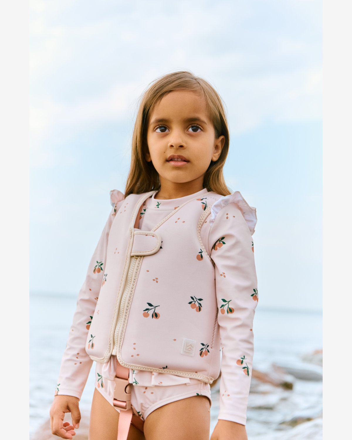 Badedrakt med Armer og Volanger – UV drakt UPF 40+ | Sille Printed Swimsuit