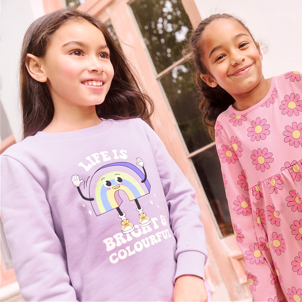 Famy Mädchen Sweatshirt mit Regenbogen-Print helllila