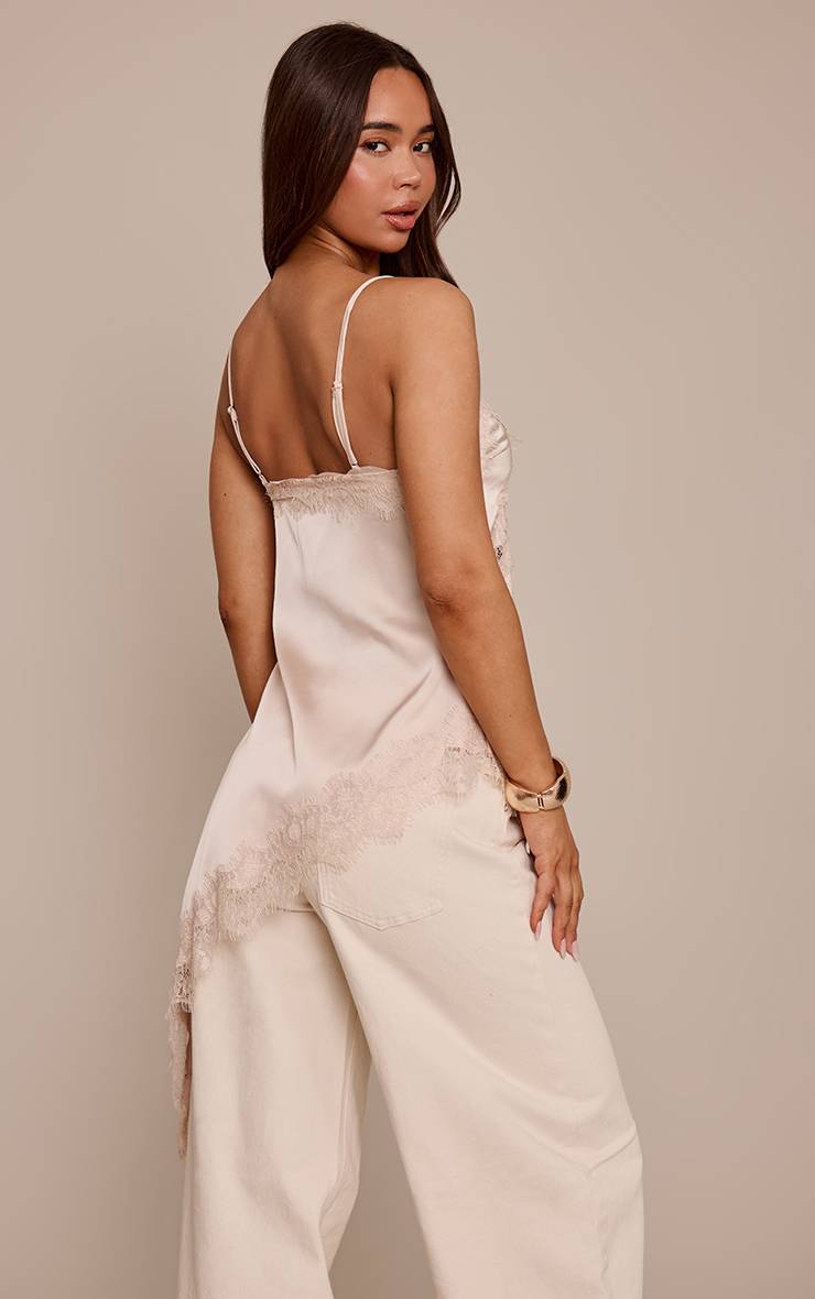 Champagne Haut Long Asymétrique En Satin Avec Détails En Dentelle