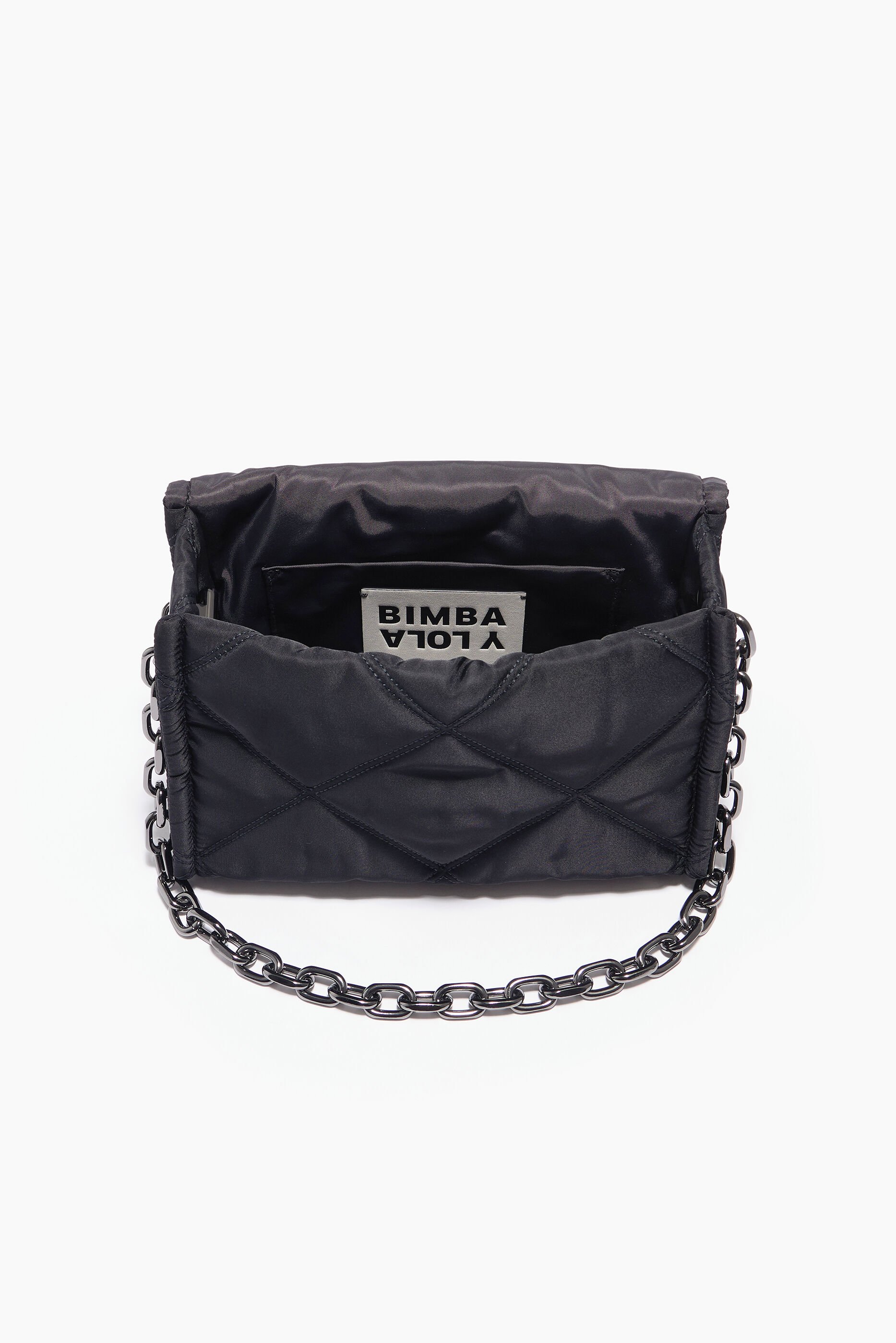 Bolsa de ombro M em nylon com aba, preta.