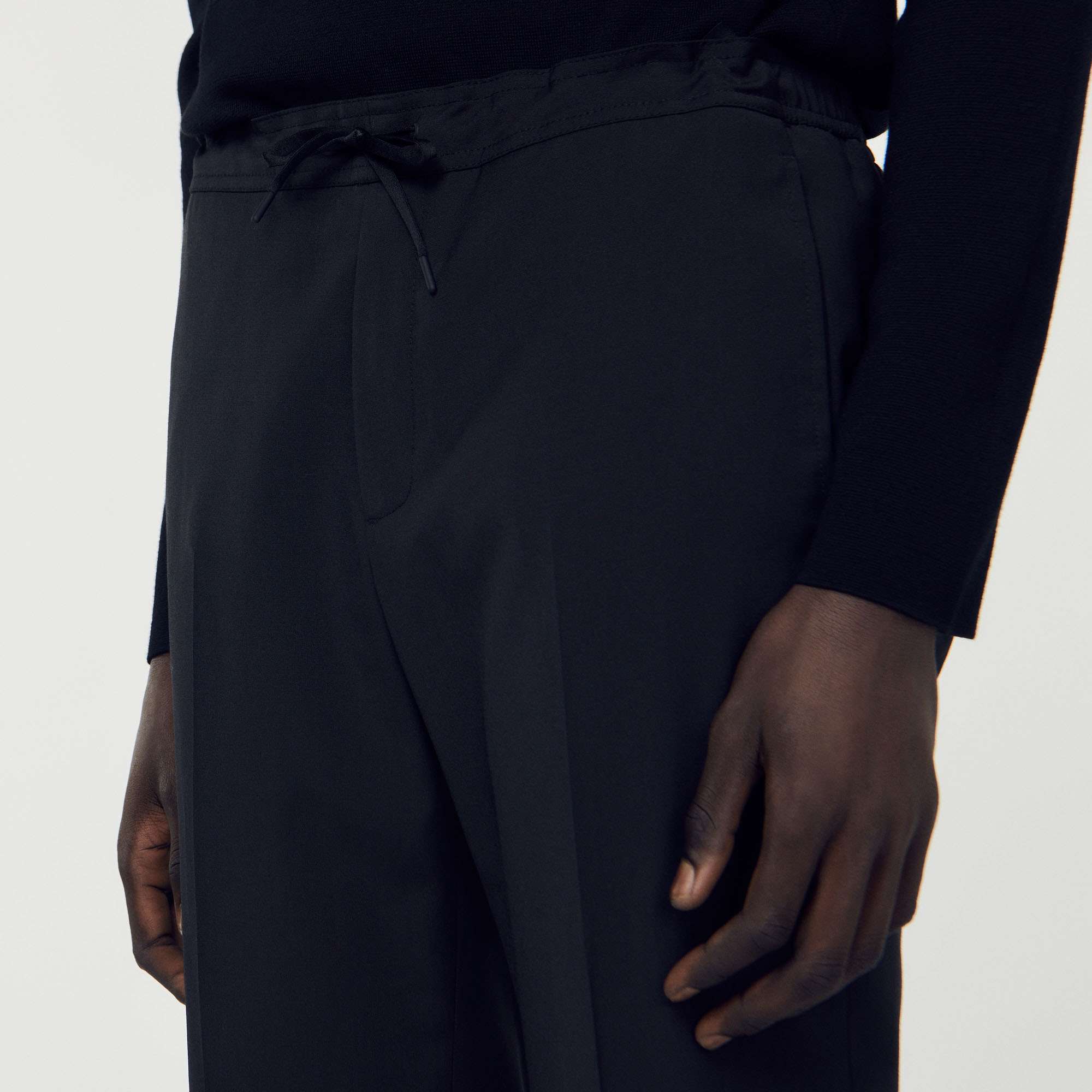Pantalon á ceinture elastiquee
