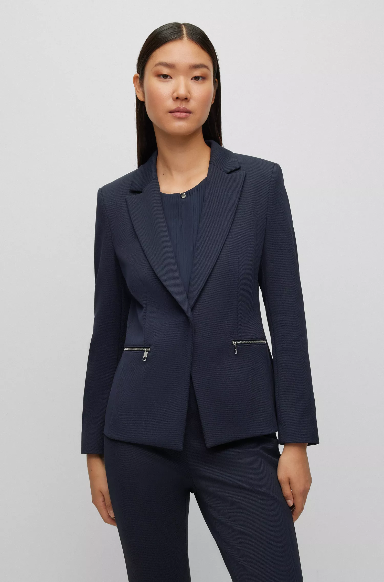 Jaqueta BOSS preta de corte regular em sarja elástica com bolsos com zíper.
