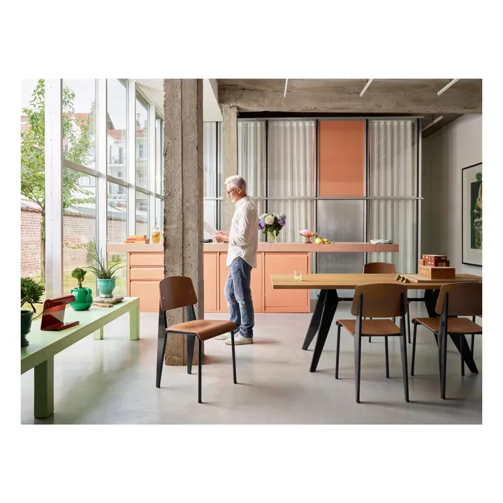 Vitra Table EM - piètement noir - Jean Prouvé | Chêne