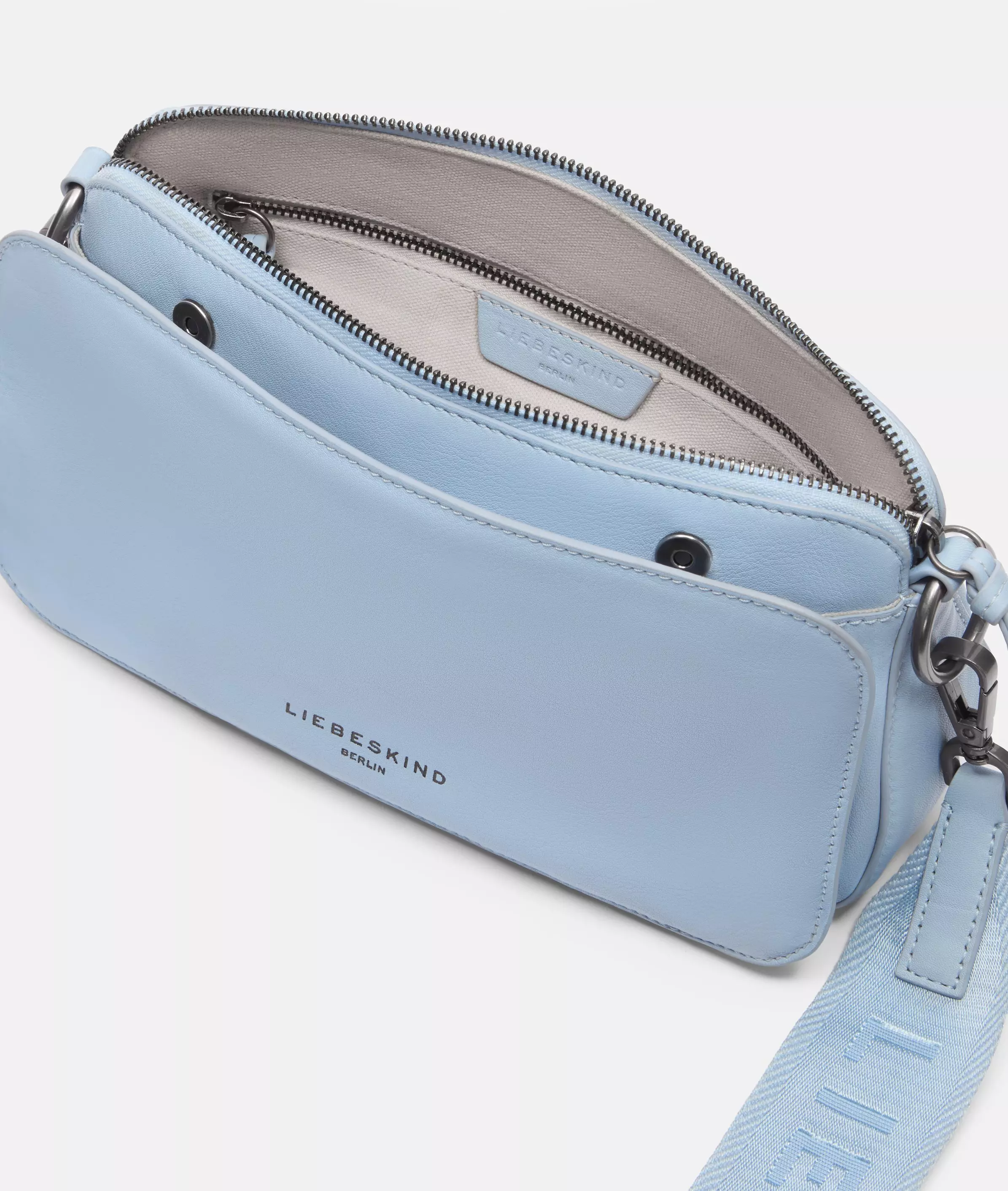 Clarice Crossbody M Spacious crossbody bag made from high-quality sheepskin