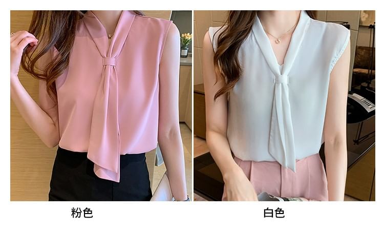 Superduper - Mouwloze blouse met strikhals